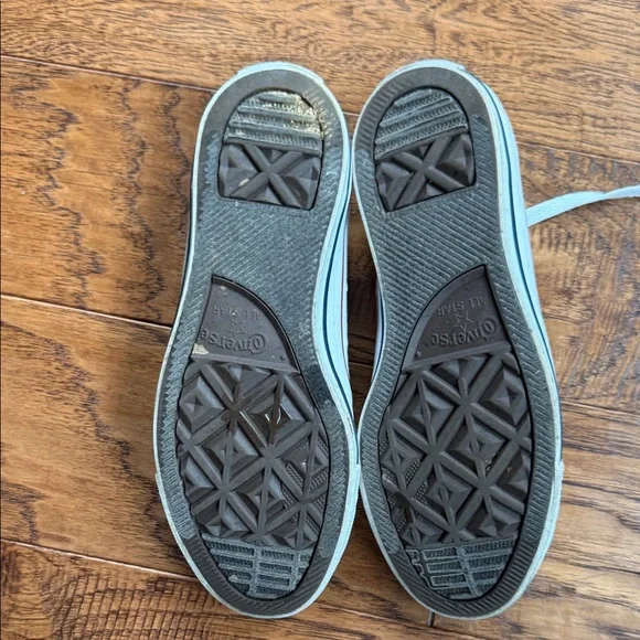 Converse All Star White Canvas Shoes with Red Trim - Picture 2 of 6